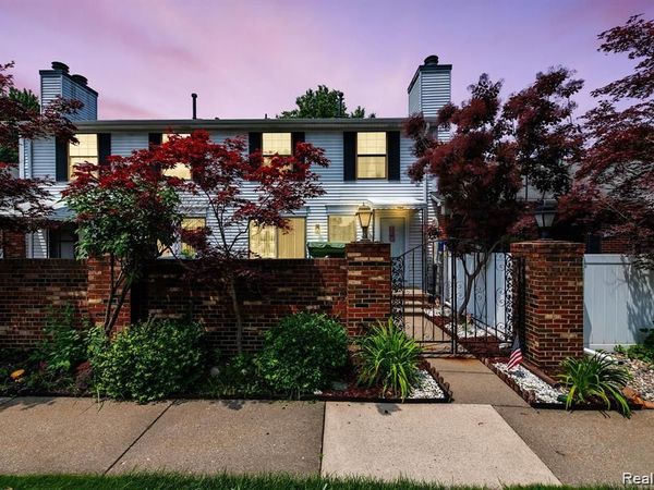 38816 Golfview Drive E, Clinton Township, Mi 48038