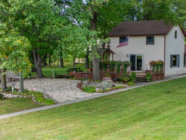 1180 S Bainbridge Center Road, Benton Harbor, MI 49022