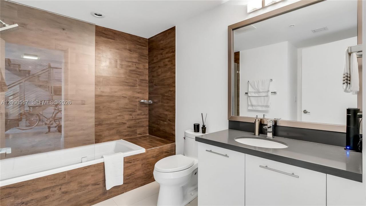90 SW 3rd St , Unit 308, Miami, FL 33130 Photo