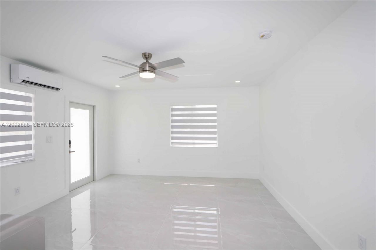 11001 SW 220th St, Unit EFF, Miami, FL 33170 Photo