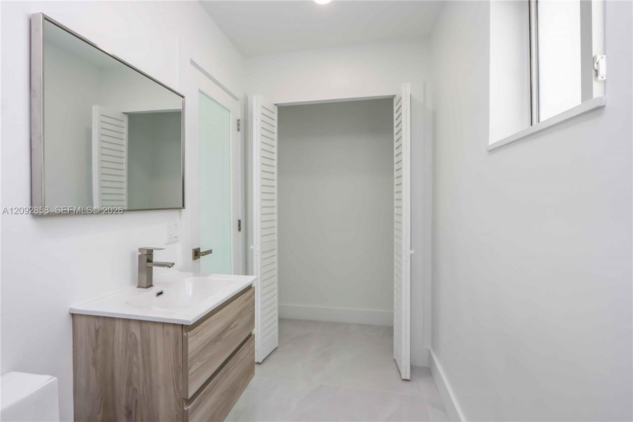11001 SW 220th St, Unit EFF, Miami, FL 33170 Photo