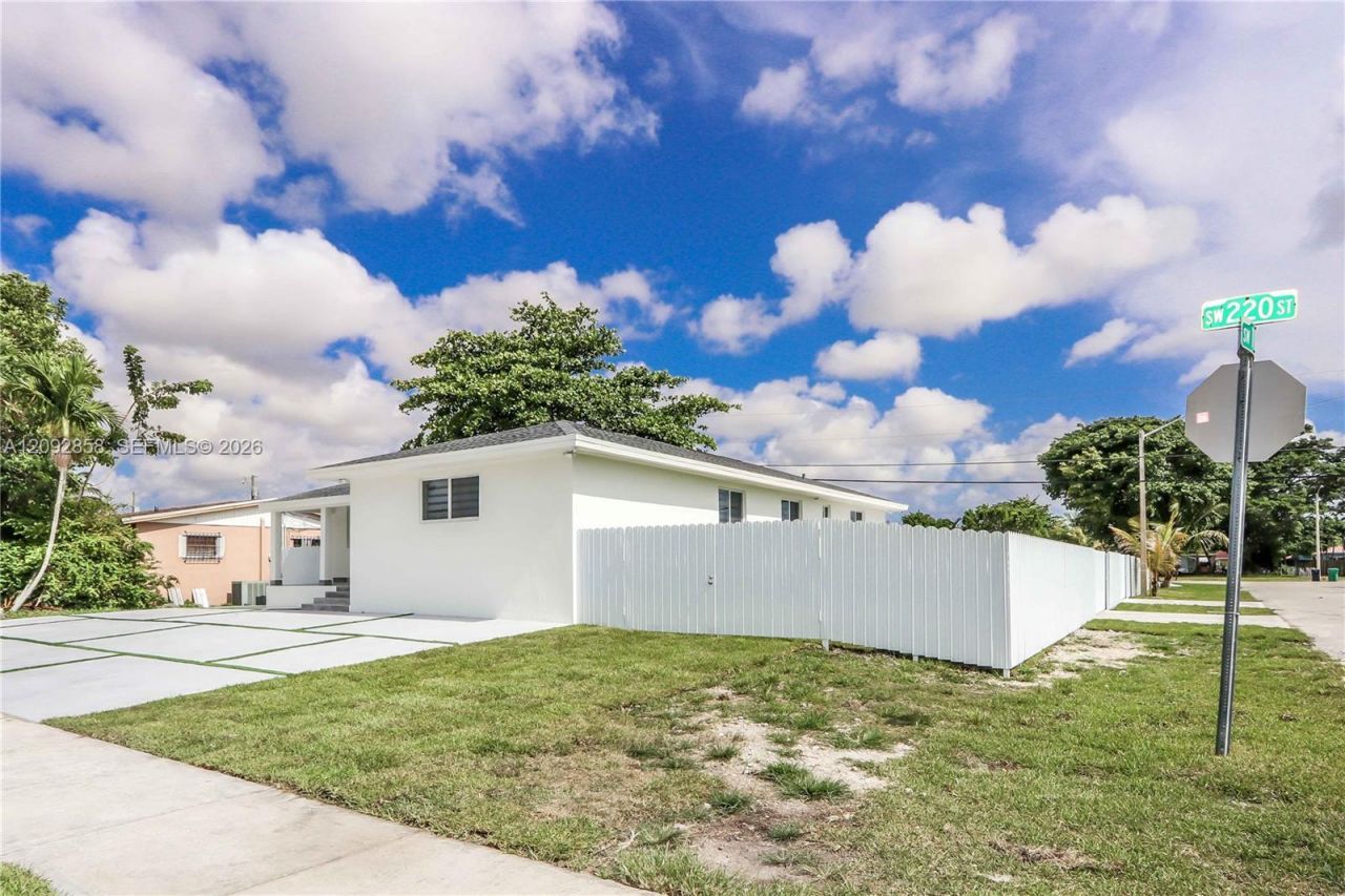 11001 SW 220th St, Unit EFF, Miami, FL 33170 Photo