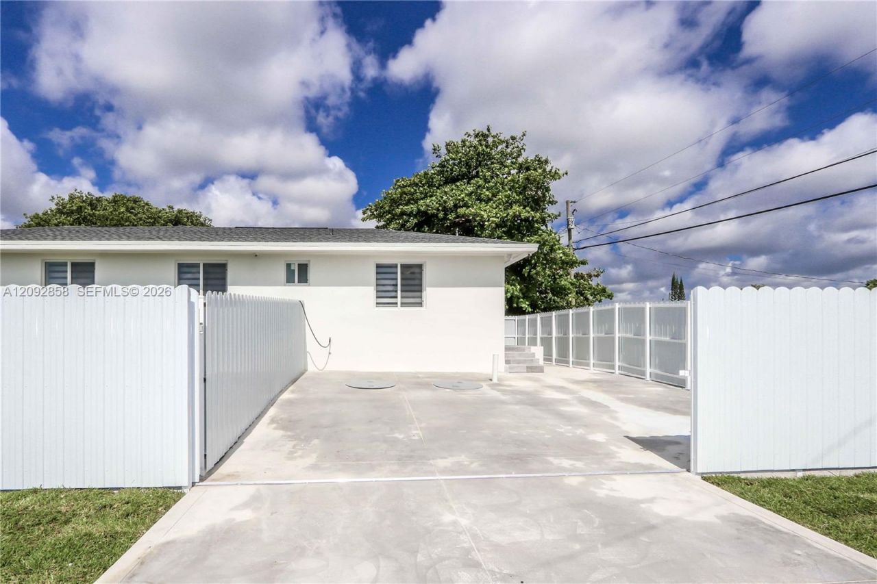11001 SW 220th St, Unit EFF, Miami, FL 33170 Photo