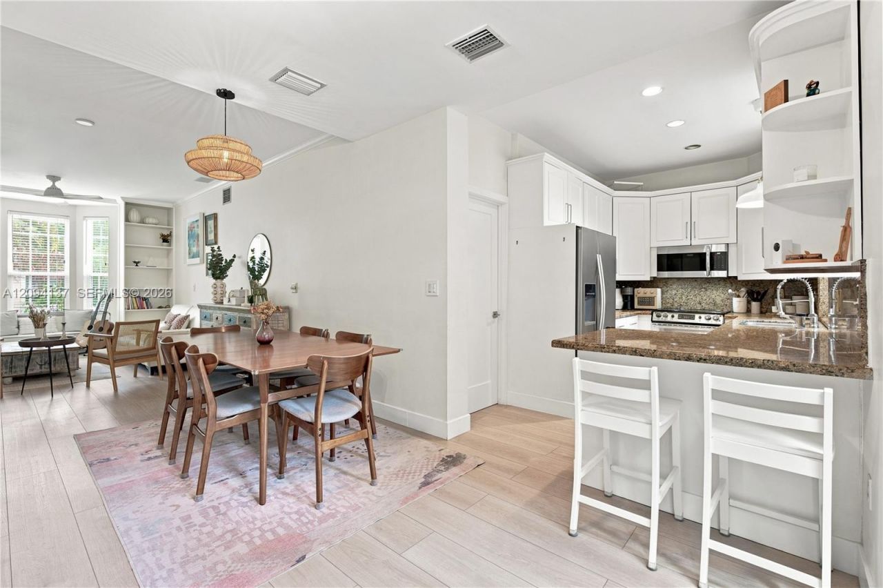 3141 Peachy St, Unit 12, Miami, FL 33133 Photo