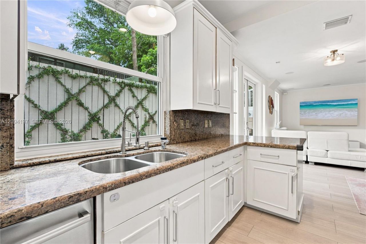 3141 Peachy St, Unit 12, Miami, FL 33133 Photo