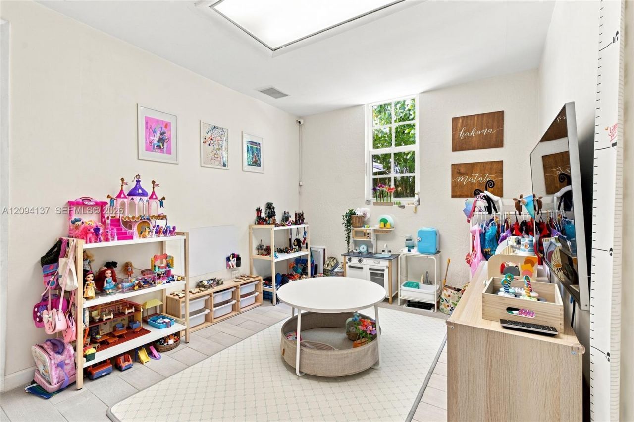 3141 Peachy St, Unit 12, Miami, FL 33133 Photo