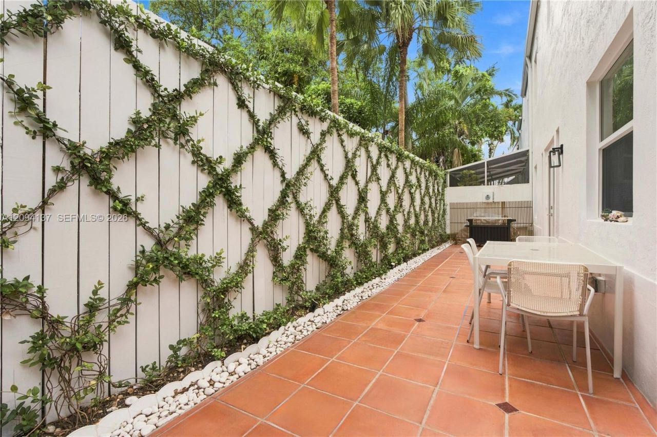 3141 Peachy St, Unit 12, Miami, FL 33133 Photo