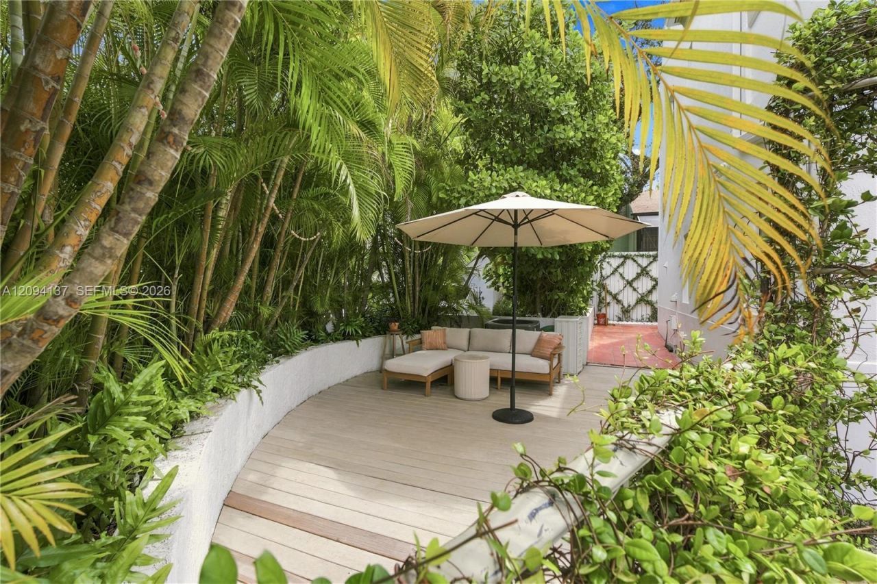 3141 Peachy St, Unit 12, Miami, FL 33133 Photo
