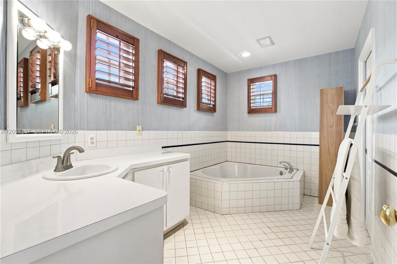 3141 Peachy St, Unit 12, Miami, FL 33133 Photo