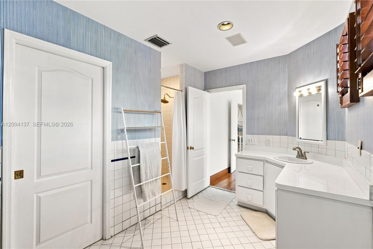 3141 Peachy St, Unit 12, Miami, FL 33133 Photo