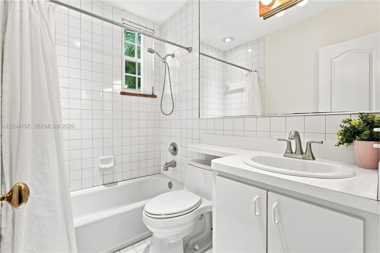 3141 Peachy St, Unit 12, Miami, FL 33133 Photo