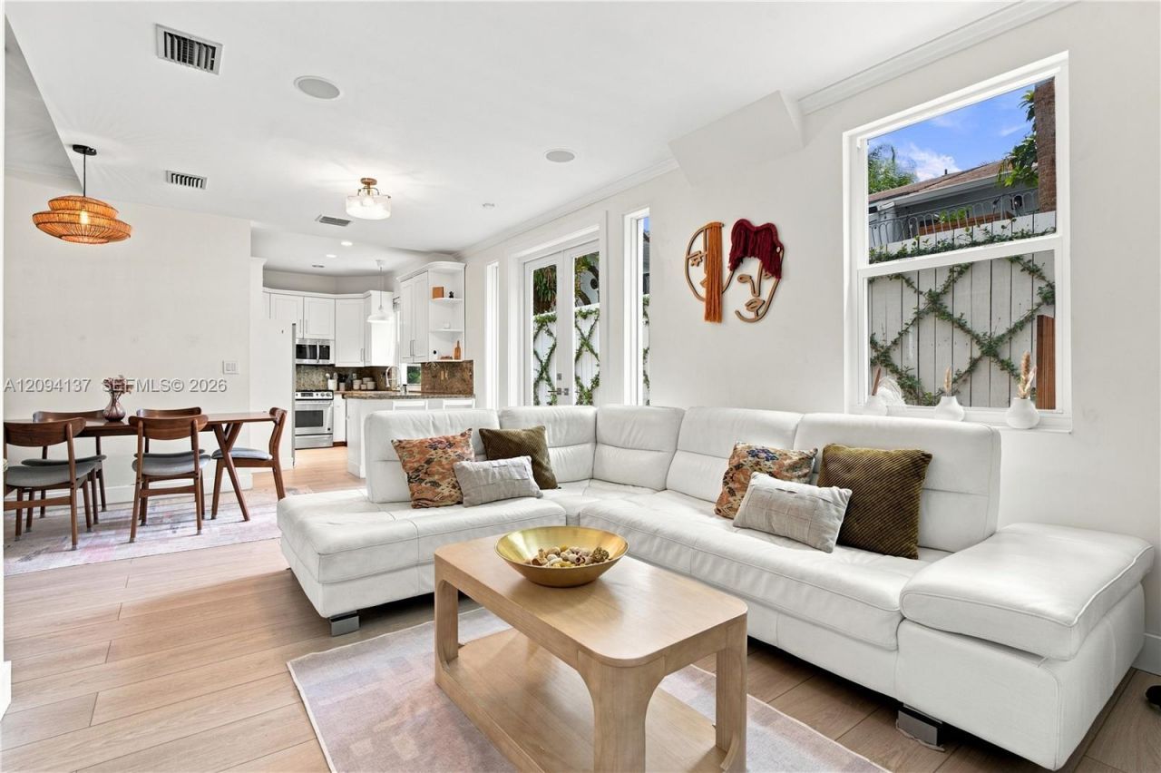 3141 Peachy St, Unit 12, Miami, FL 33133 Photo
