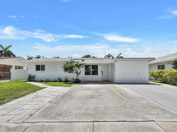 814 NE 4th St , Unit 814, Hallandale Beach, FL 33009