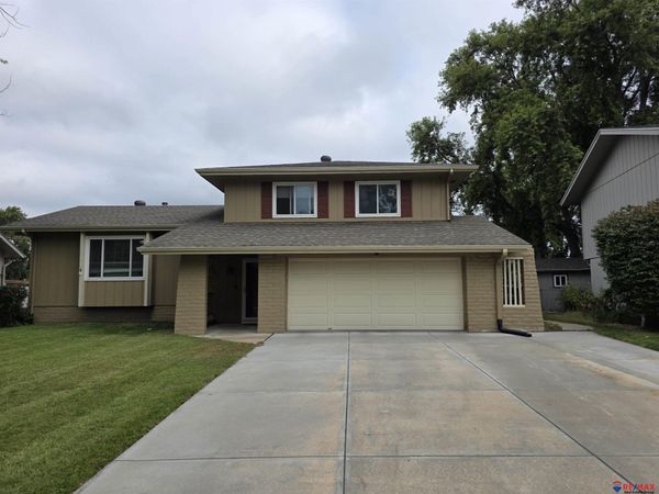 10308 P Street, Omaha, NE 68127