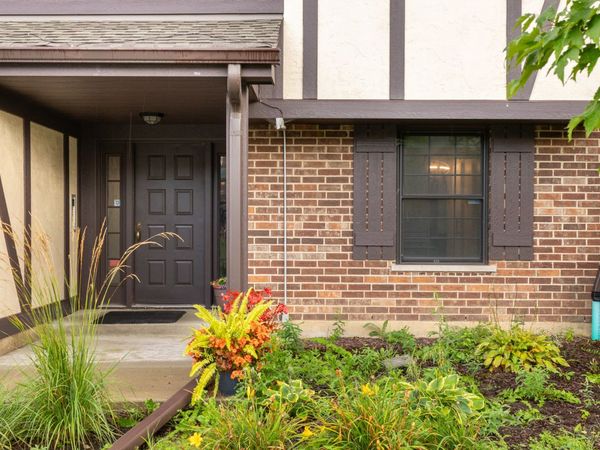 704 Elizabeth Drive , Unit B, Wood Dale, IL 60191