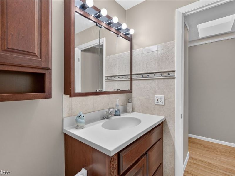 1597 Windsor Circle , Mayfield Heights, OH 44124 Photo 10