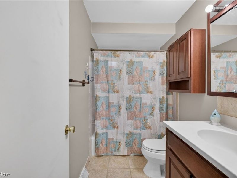 1597 Windsor Circle , Mayfield Heights, OH 44124 Photo 11