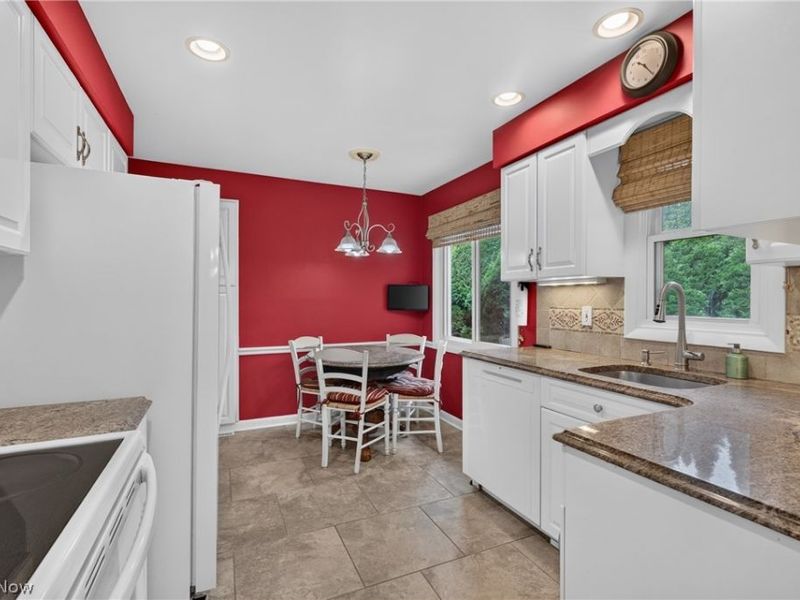 1597 Windsor Circle , Mayfield Heights, OH 44124 Photo 14