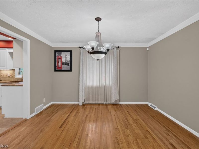 1597 Windsor Circle , Mayfield Heights, OH 44124 Photo 17