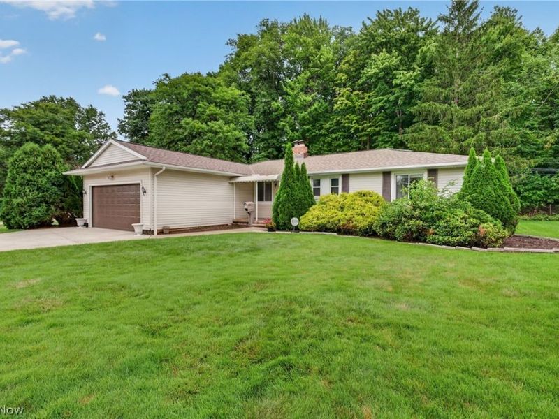 1597 Windsor Circle , Mayfield Heights, OH 44124 Photo 3