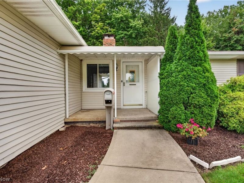 1597 Windsor Circle , Mayfield Heights, OH 44124 Photo 4