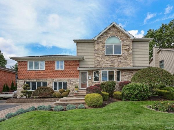 21 Kathleen Drive E, Syosset, NY 11791