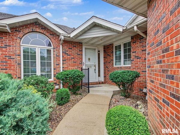 2706 NE Kings Point NE Drive, Quincy, IL 62305