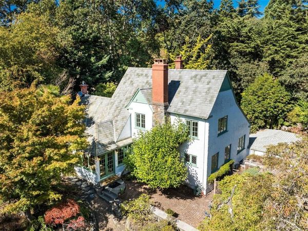 30 Beach Dr , Oak Bay, BC V8S 2L2