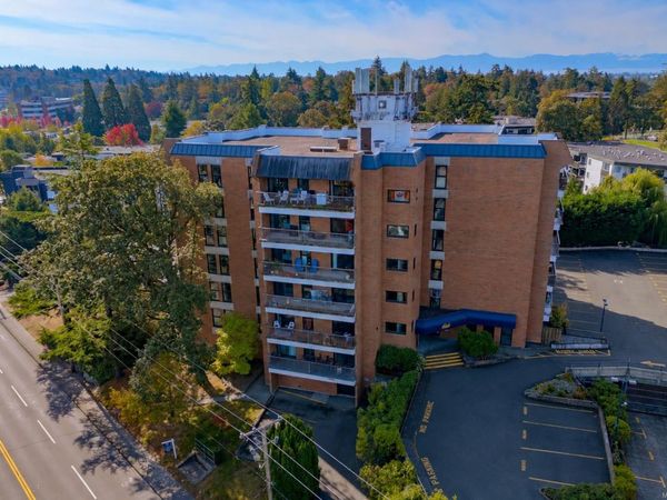 4030 Quadra St, Unit #404, Saanich, BC V8X 1K2
