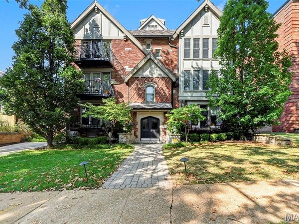 7527 Oxford Drive, Unit 1E, Clayton, MO 63105