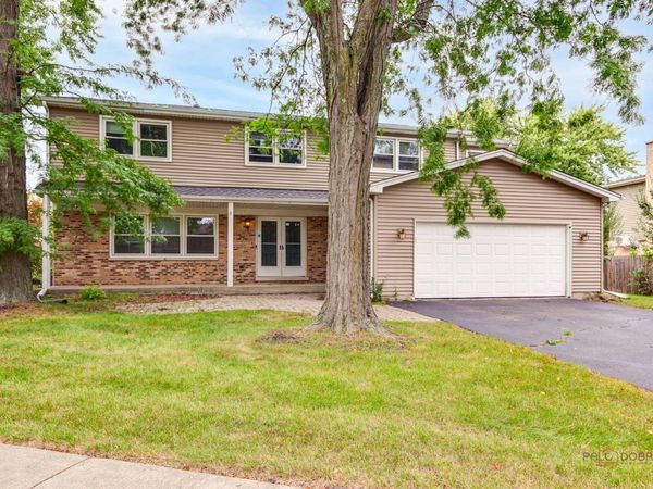562 Applegate Lane , Lake Zurich, IL 60047