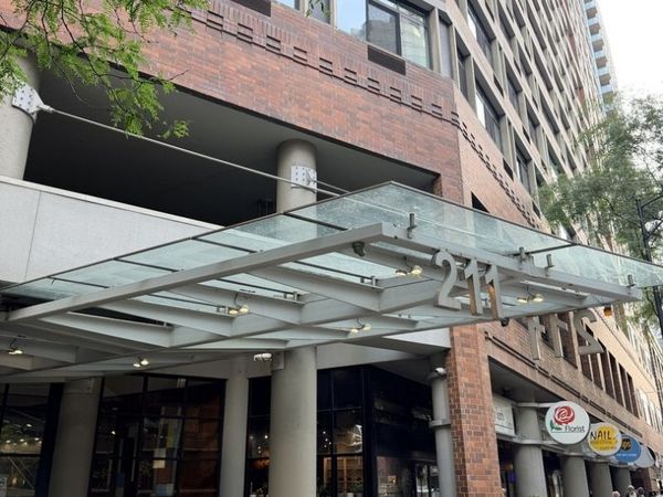 211 E Ohio Street, Chicago, IL 60611
