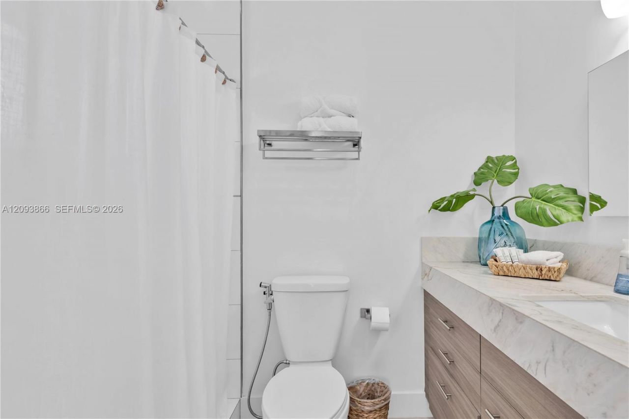 103 W Avenue A, Key Largo, FL 33037 Photo