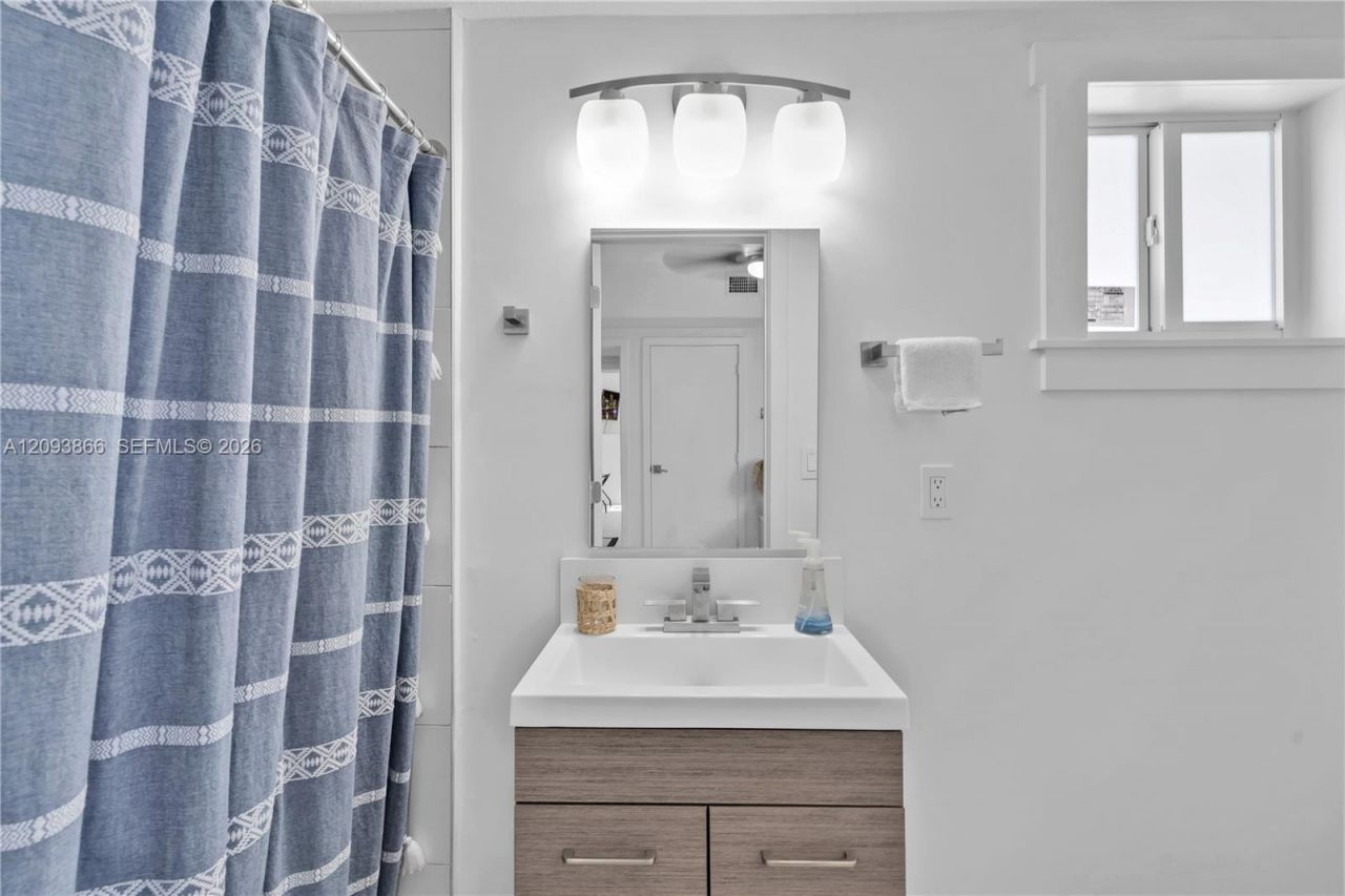 103 W Avenue A, Key Largo, FL 33037 Photo