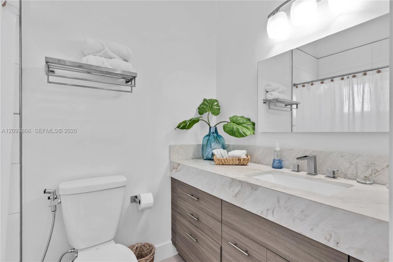 103 W Avenue A, Key Largo, FL 33037 Photo