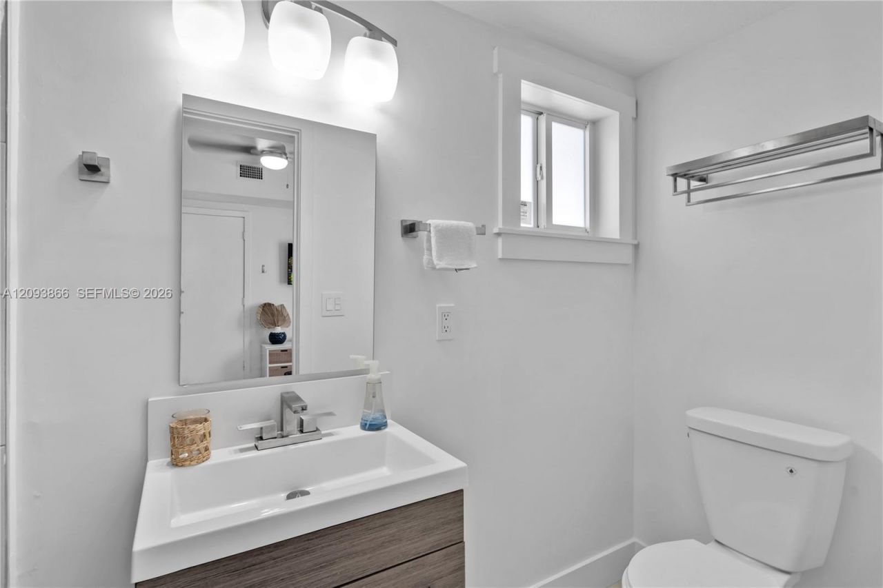 103 W Avenue A, Key Largo, FL 33037 Photo