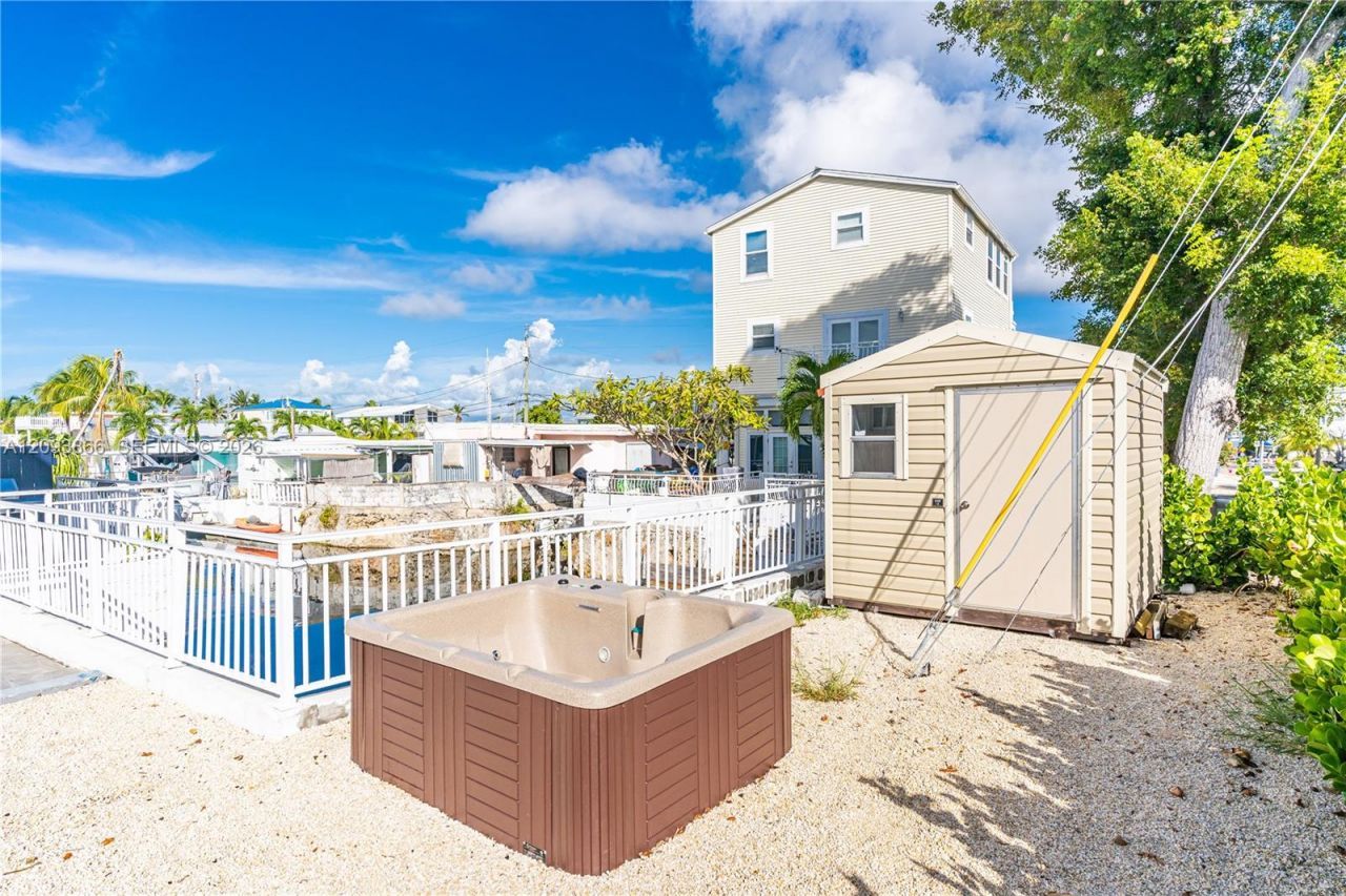 103 W Avenue A, Key Largo, FL 33037 Photo