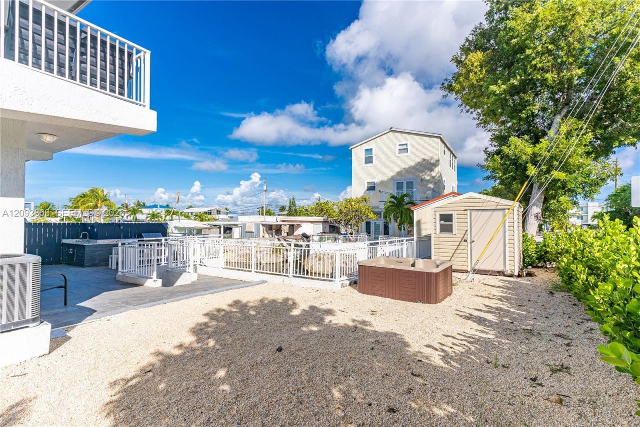 103 W Avenue A, Key Largo, FL 33037 Photo