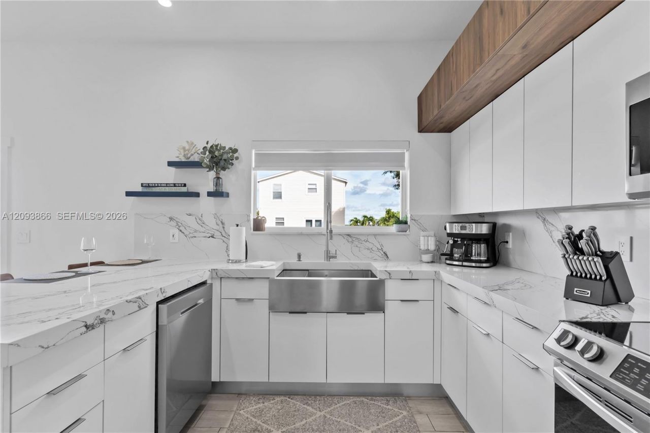 103 W Avenue A, Key Largo, FL 33037 Photo