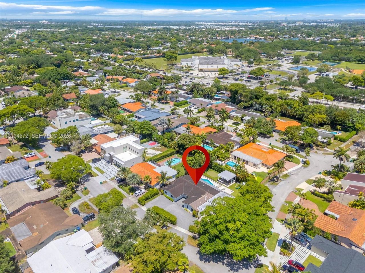 2471 NE 201st St , Miami, FL 33180 Photo