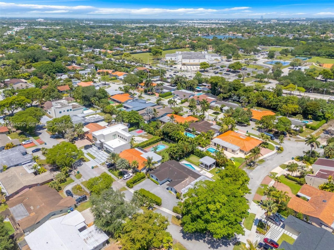 2471 NE 201st St , Miami, FL 33180 Photo