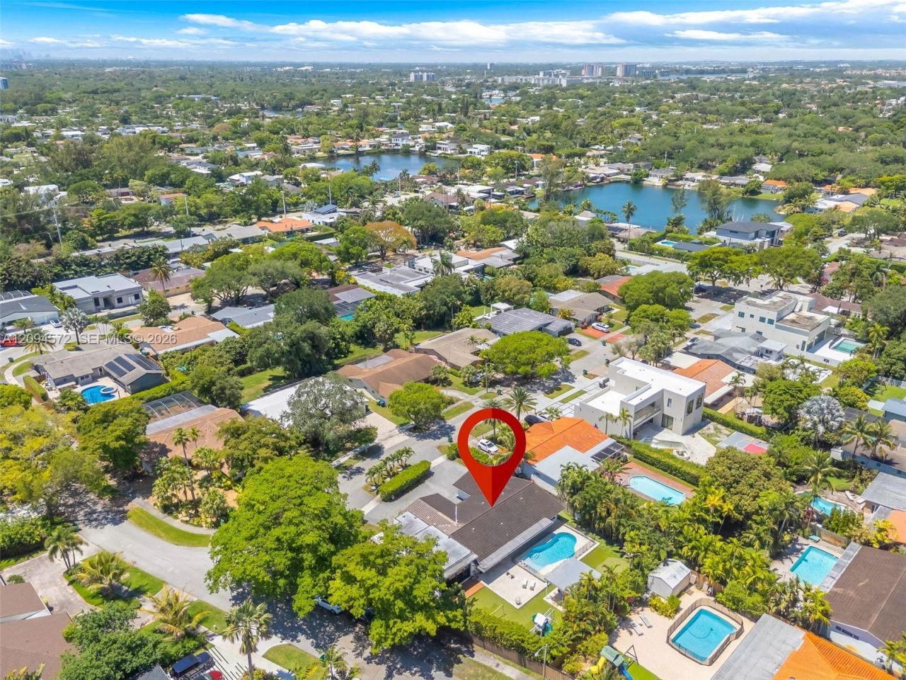 2471 NE 201st St , Miami, FL 33180 Photo