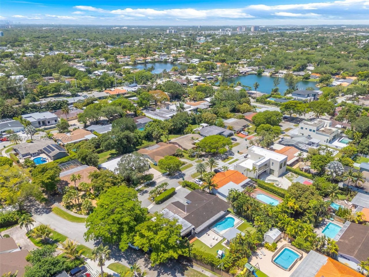 2471 NE 201st St , Miami, FL 33180 Photo