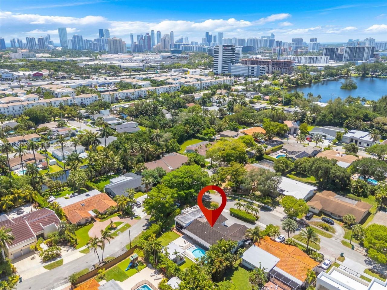 2471 NE 201st St , Miami, FL 33180 Photo