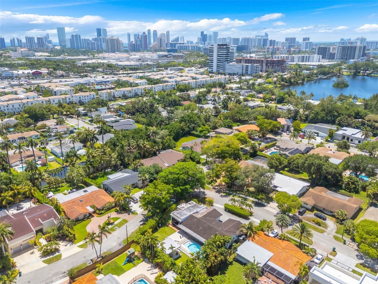 2471 NE 201st St , Miami, FL 33180 Photo