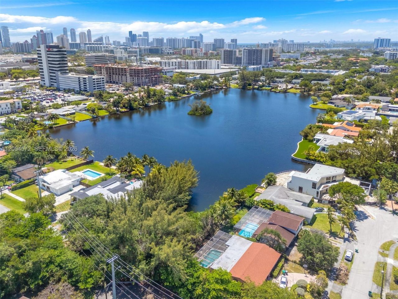 2471 NE 201st St , Miami, FL 33180 Photo