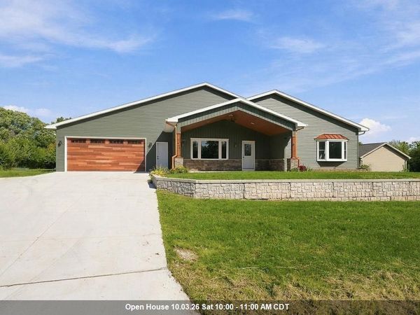 661 E RIVER DRIVE, Omro, WI 54963