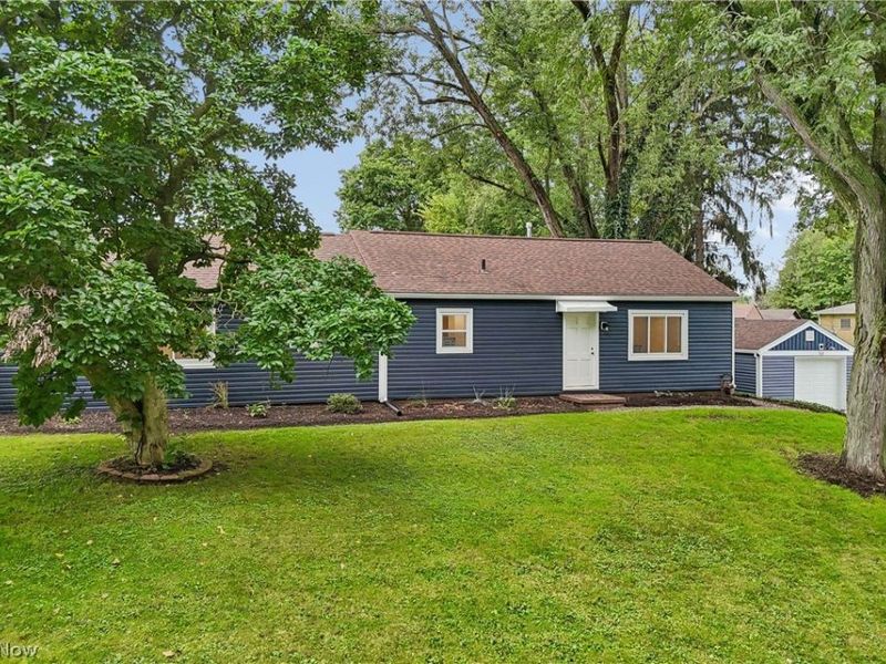 50 S Glencoe Drive , Akron, OH 44319 Photo 2