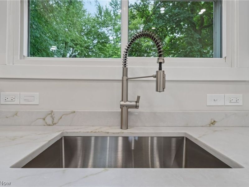 50 S Glencoe Drive , Akron, OH 44319 Photo 9