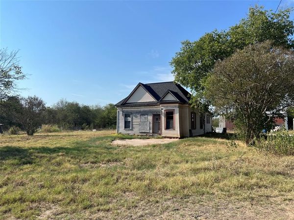 1st S ST Street W, Mount Calm, TX 76673